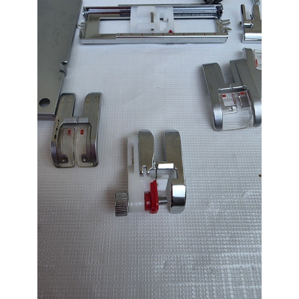 PFAFF Creative 1473 CD Parts Lot Presser Feet Bobbin Case Needle Plate - Picture 13 of 16